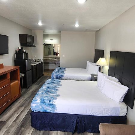 Atria Inn & Suites By Oyo, Jourdanton, Tx Exterior photo