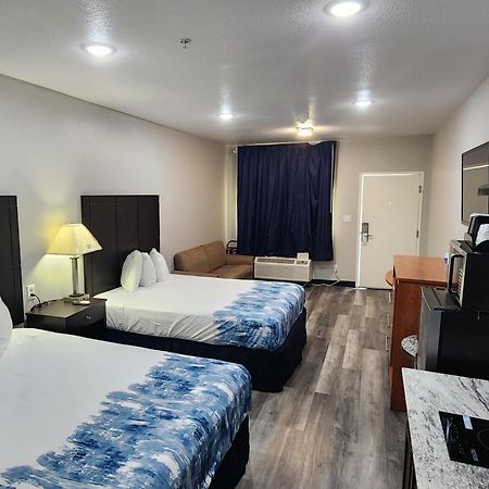 Atria Inn & Suites By Oyo, Jourdanton, Tx Exterior photo