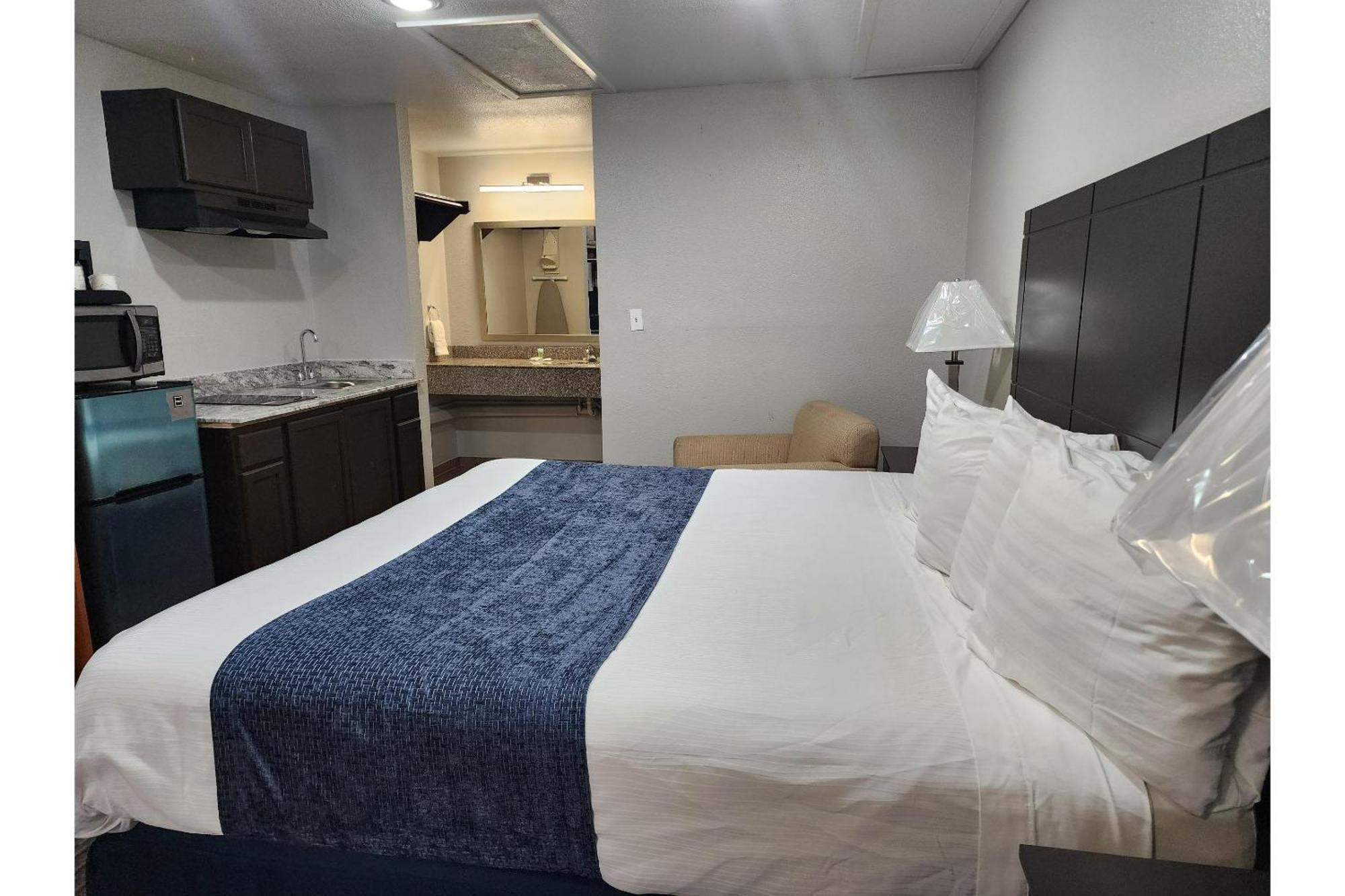 Atria Inn & Suites By Oyo, Jourdanton, Tx Exterior photo