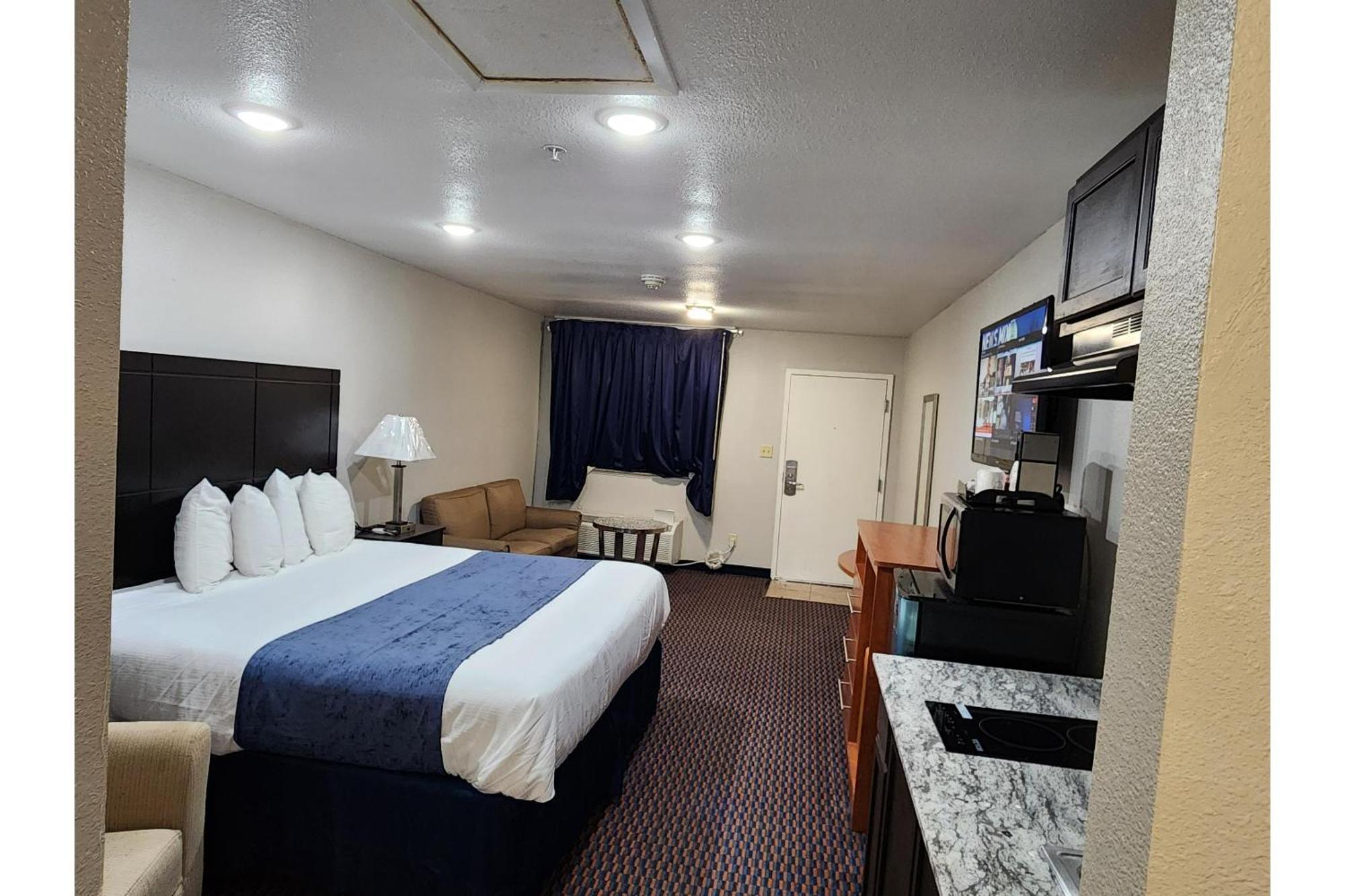 Atria Inn & Suites By Oyo, Jourdanton, Tx Exterior photo