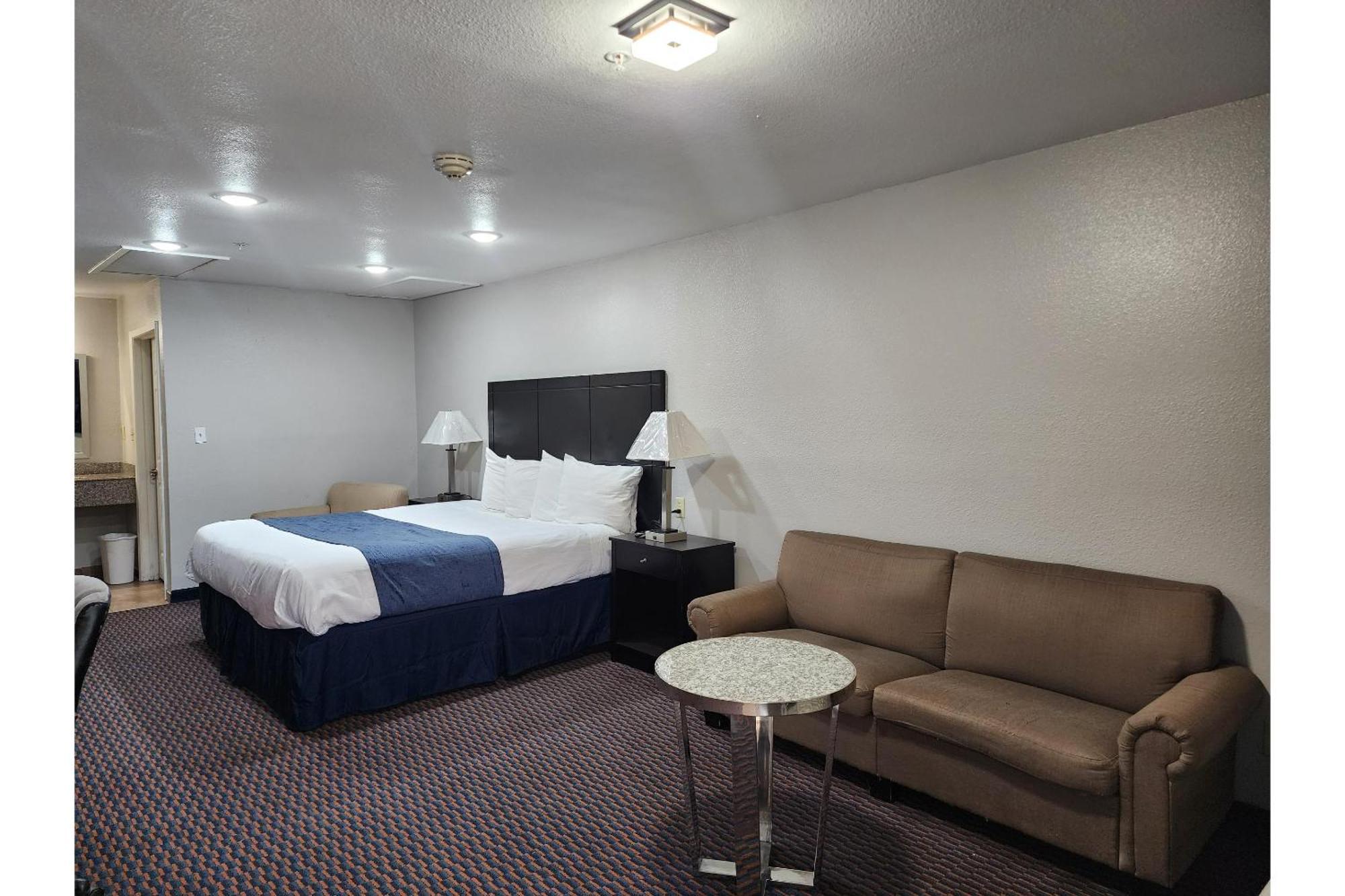 Atria Inn & Suites By Oyo, Jourdanton, Tx Exterior photo