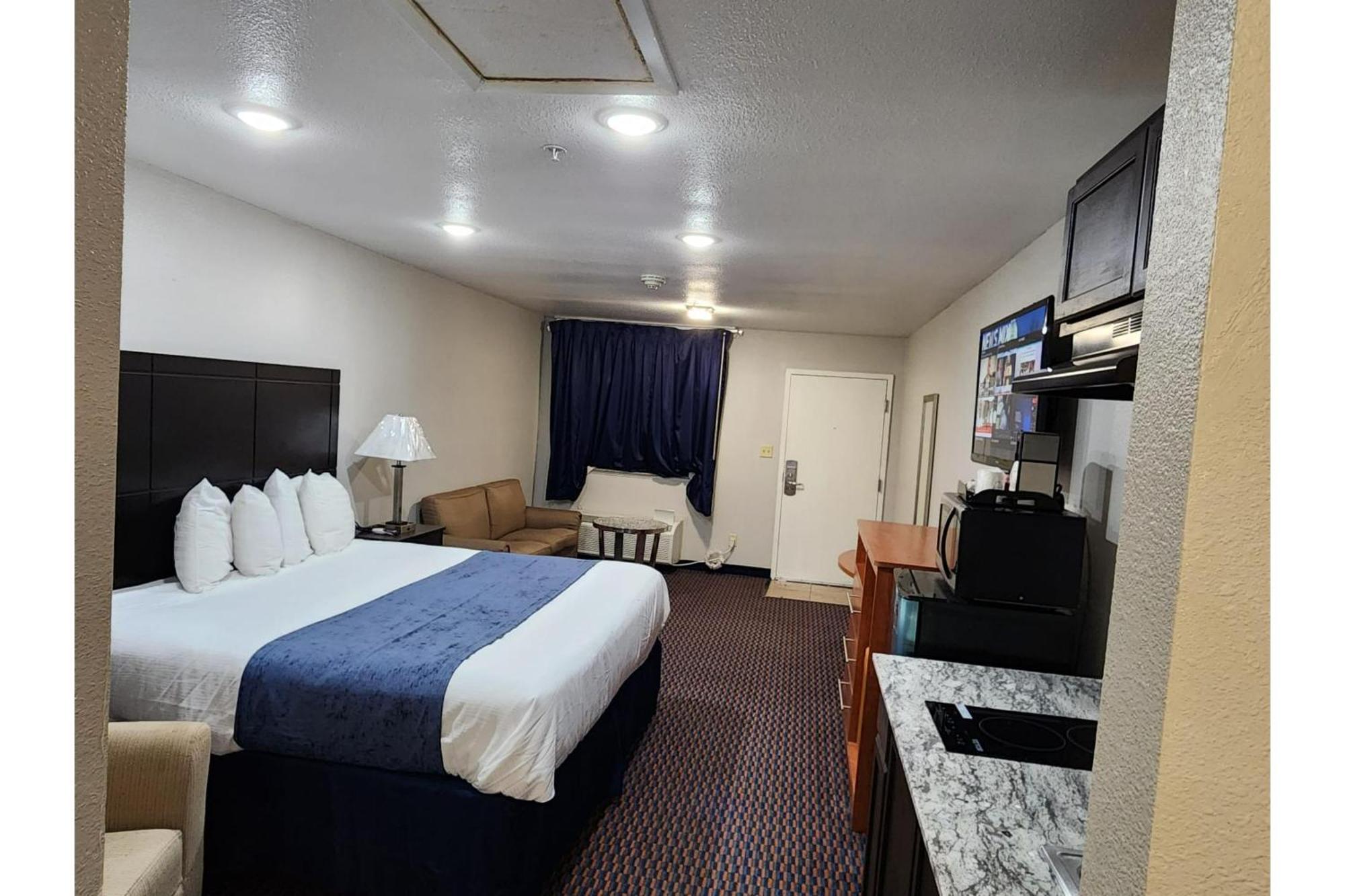 Atria Inn & Suites By Oyo, Jourdanton, Tx Exterior photo