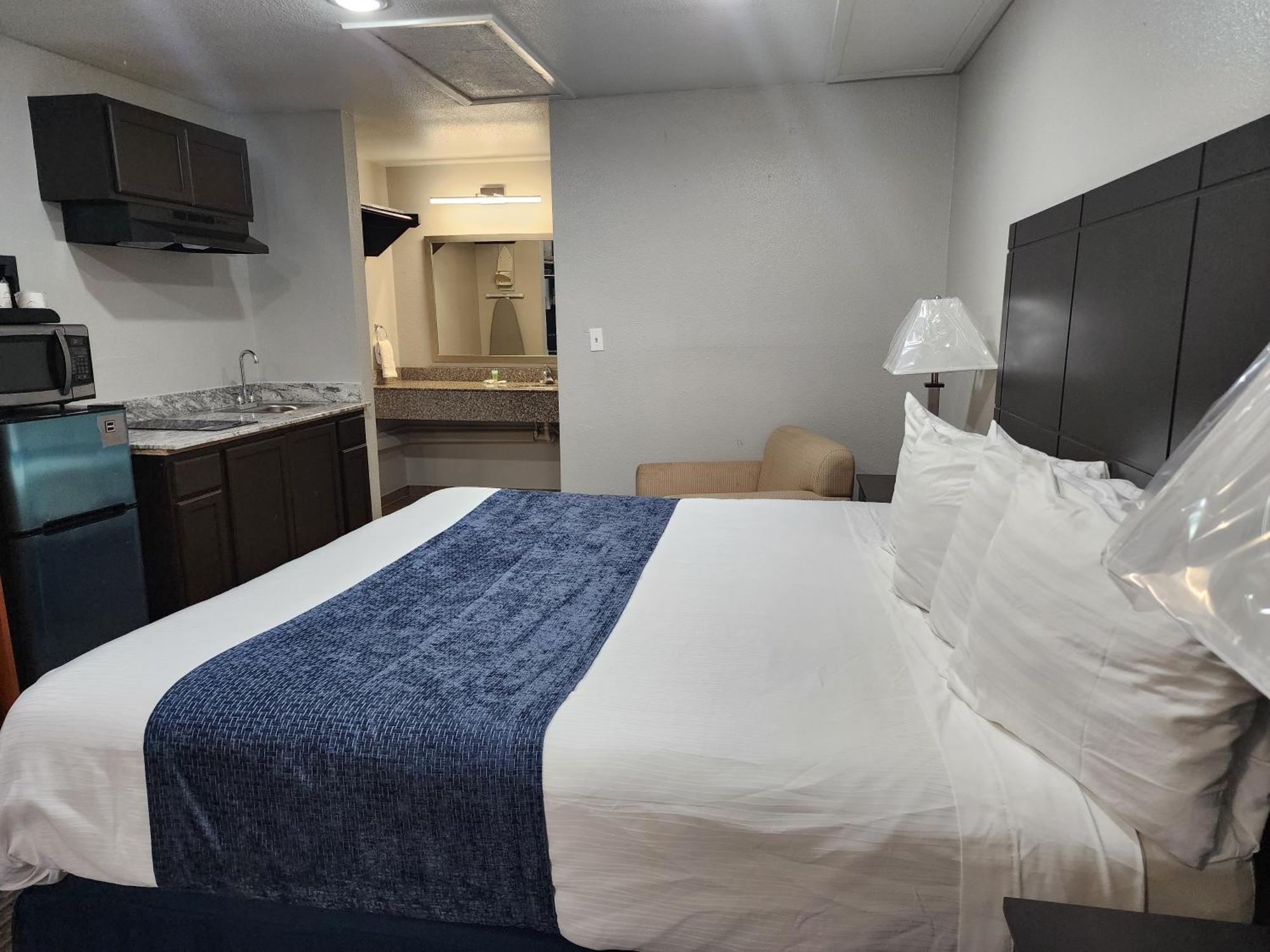 Atria Inn & Suites By Oyo, Jourdanton, Tx Exterior photo