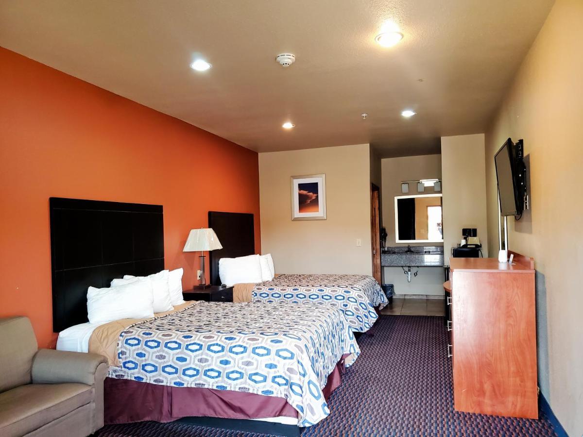 Atria Inn & Suites By Oyo, Jourdanton, Tx Exterior photo