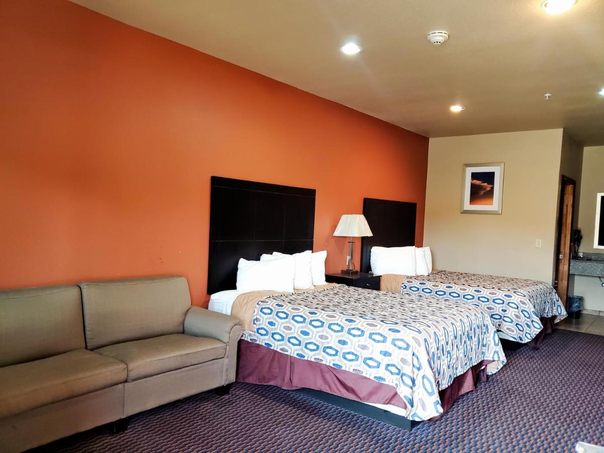 Atria Inn & Suites By Oyo, Jourdanton, Tx Exterior photo